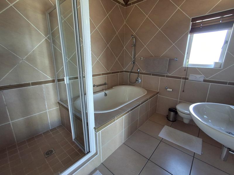 6 Bedroom Property for Sale in Duyker Eiland Western Cape